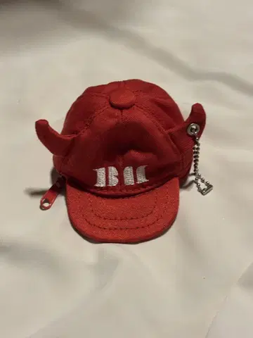 BABYMONSTER 캡 타입 키링 빨간색