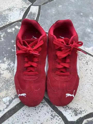 푸마 빨간색 스웨이드 스니커즈 로우컷