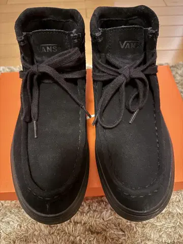 VANS 블랙 하이컷 스니커즈