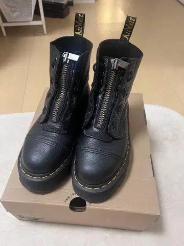 닥터 마틴 블랙 가죽 부츠