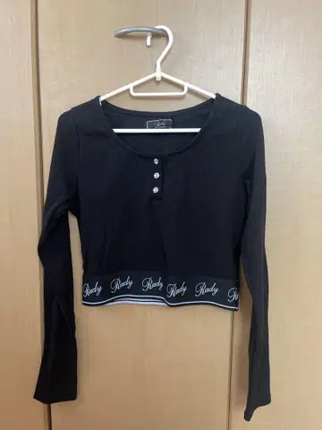 Rady 블랙 크롭 상의