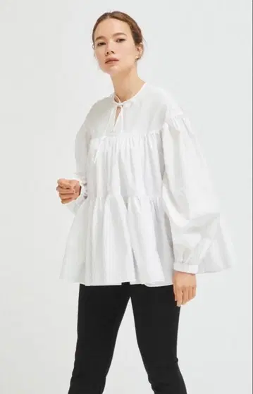 yori 볼륨 개더 블라우스 화이트