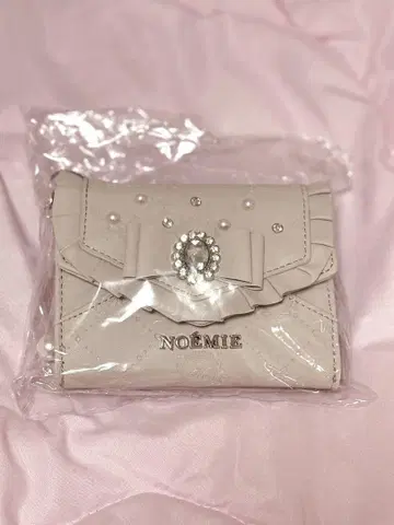 노에미 비쥬 리본 모노그램 지갑 페일 핑크