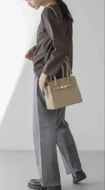 오우렌티 턴락 모티브 2way 토트백 가죽 베이지