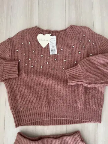 비쥬 장식이 있는 핑크 니트 세트