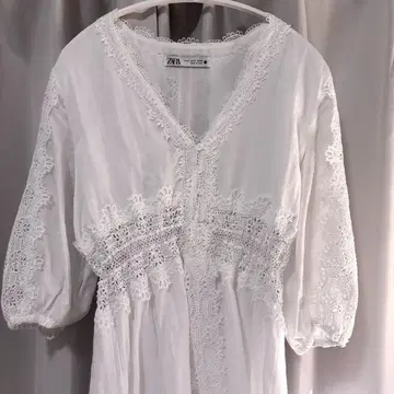 ZARA 화이트 레이스 장식 원피스
