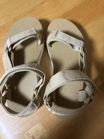Teva 베이지 스포츠 샌들