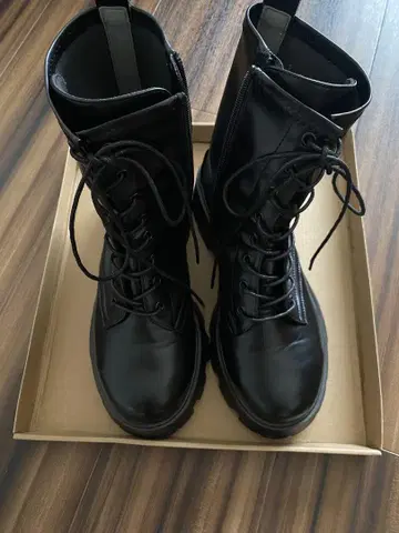 블랙 지퍼 부츠 kastane