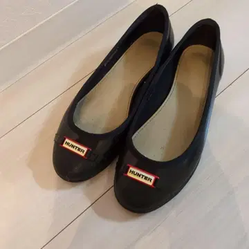 HUNTER 블랙 플랫슈즈