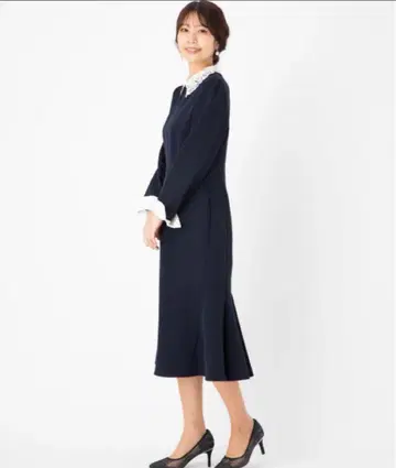 CELFORD 자수 칼라 타이트 원피스 화이트 카라 블랙
