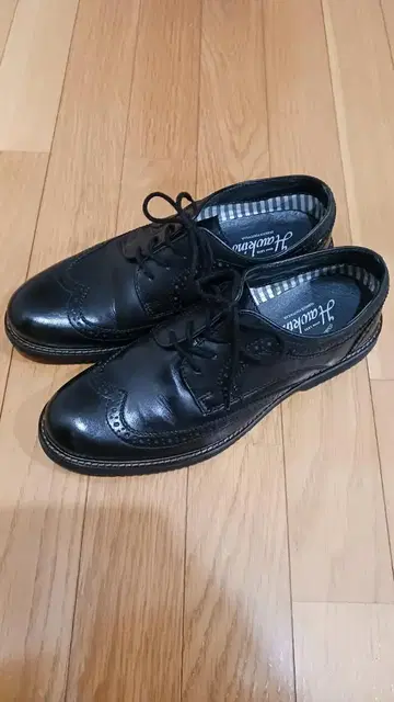 블랙 윙팁 드레스 슈즈