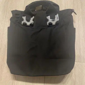 ear 블랙 나일론 백팩 이아파피요네