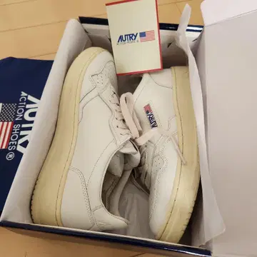 AUTRY 오토리 메달리스트 스니커즈 39