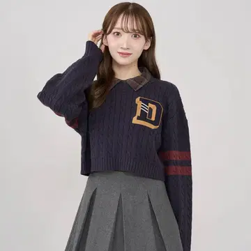 [ 새상품/미개봉 ] 칼리지 와펜 숏 니트탑
