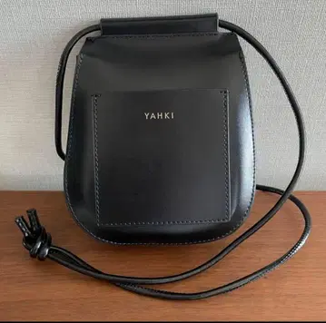 YAHKI  더블 페이스 가죽 숄더백 블랙