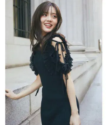 리본 포함 쉬폰 플리츠 프릴 절개 리브 니트 원피스 tocco