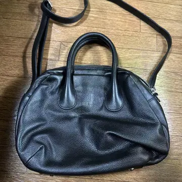 BEARDSLEY 라운드 미니 숄더백 블랙