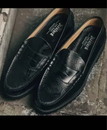 Kenford 블랙 페이즐리 로퍼