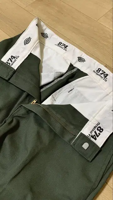 874 치노 팬츠 올리브