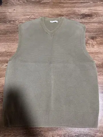 ZARA 올리브 그린 V넥 베스트 M