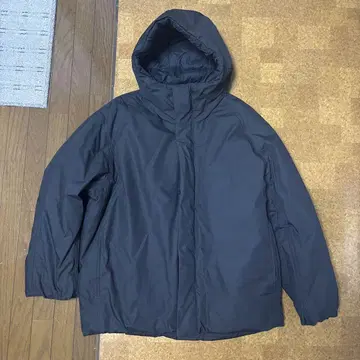 유니클로 U 퍼프 테크 볼륨 후드티 다크 그레이
