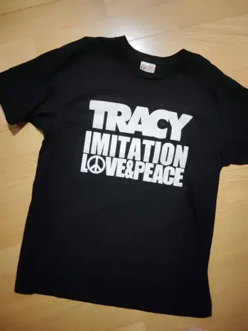 레어! TRACY IMITATION LOVE&PEACE 셔츠