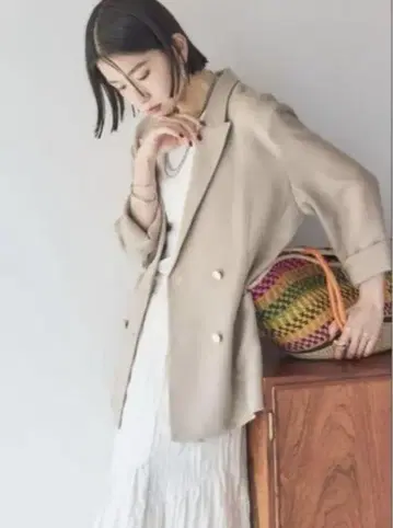 Doux Archives 베이지 메쉬 테일러드 더블 자켓
