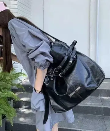 블랙 숄더백 합성 피혁