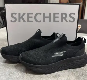 SKECHERS 블랙 슬립온 스니커즈