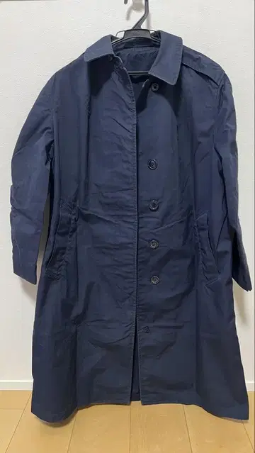 네이비 트렌치코트