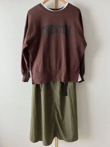 차오패닉 티피 로고 프린트 트레이닝복 브라운 팥색