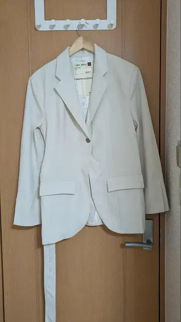 ZARA SRPLS 화이트 테일러드 자켓
