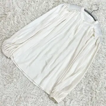 루니 화이트 긴팔 블라우스 소매 개더 M 사이즈 오피스 비즈니스 돌려입기