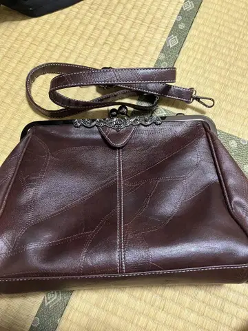 가마구치형 숄더백 브라운 계열