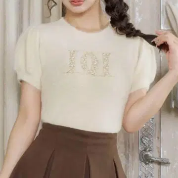 팬시 비즈 dd 로고 니트탑