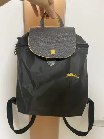 토끼 자수 플랩 블랙 백팩