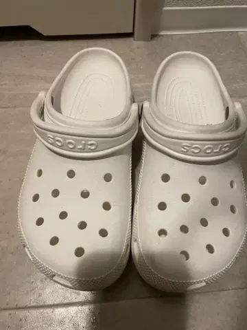 Crocs 화이트 클로그 샌들