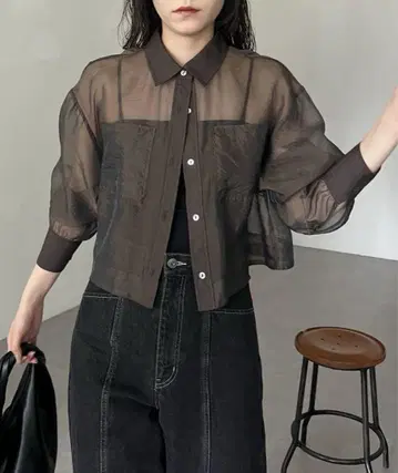 카프리스 레마쥬 블로킹 시어 셔츠 브라운