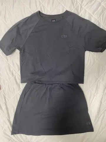 GAP 그레이 셋업 T셔츠 스커트