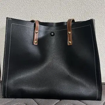 블랙 합성 피혁 토트백