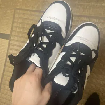 CONVERSE 화이트 블랙 스니커즈