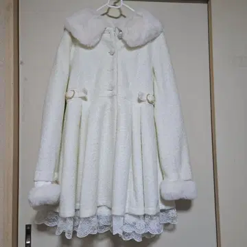퍼 옷깃 화이트 A라인 롱 코트