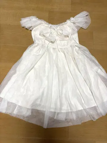 화이트 프릴 오프숄더 A라인 원피스