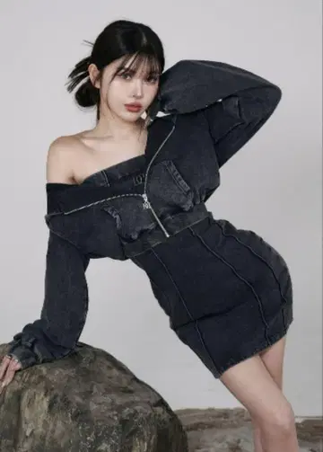 Darich 로고 가죽 맨투맨 앙상블 블랙
