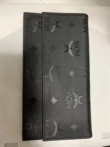 MCM 블랙 가죽 장지갑