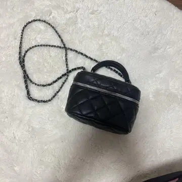 블랙 퀼팅 숄더백