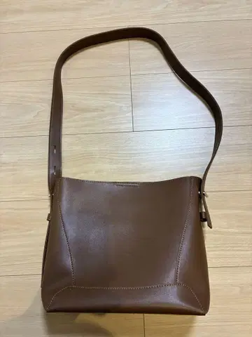 브라운 숄더백 합성 피혁