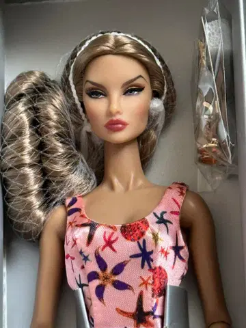 Fashion Royalty Matalia Bombshell Beach