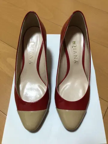 다이애나 D'IANA 빨간색 베이지 스틸레토 펌프스 23.5