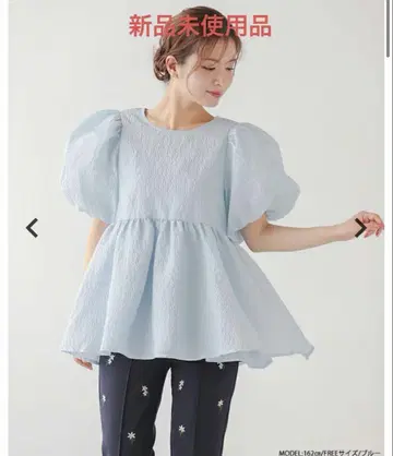 핏모어 스카이블루 퍼프 슬리브 페플럼 상의